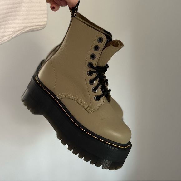 Dr Martens 1460 Pascal Max Combat Boot, size 6 - Picture 2 of 4